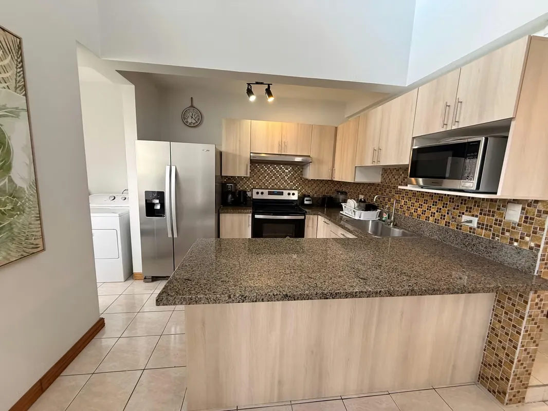 Spacious two-level apartment, modern and fully furnished, with excellent natural light and functional spaces, ideal for those seeking ...