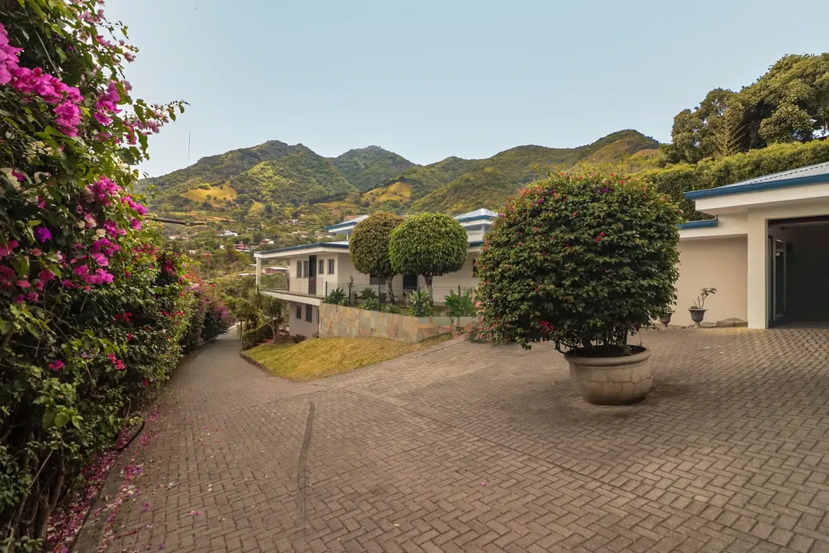 Mountain Home for Rent in Escazú | 2 Levels | Spectacular Views