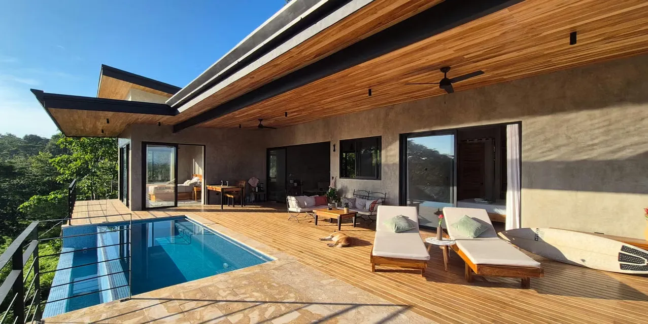 Residencia Llave en Mano con Espectaculares Vistas al Valle en  Manzanillo.