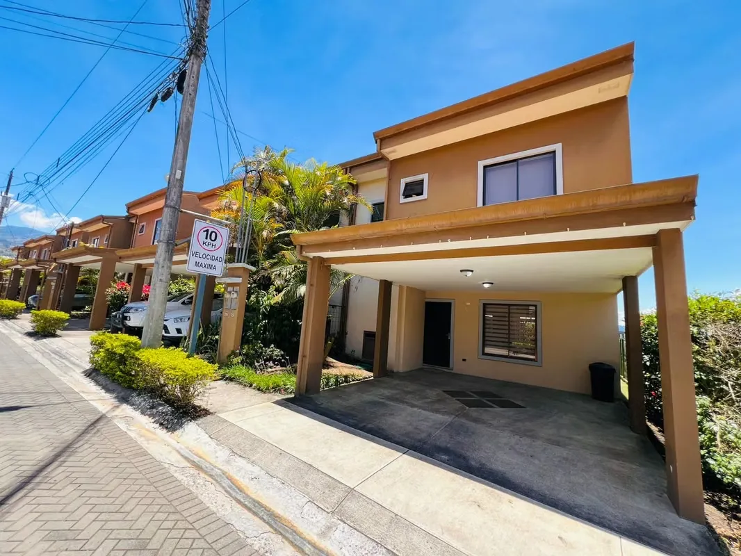 Venta de Casa en Cartago San Rafael Condominio Vista de Oreamuno