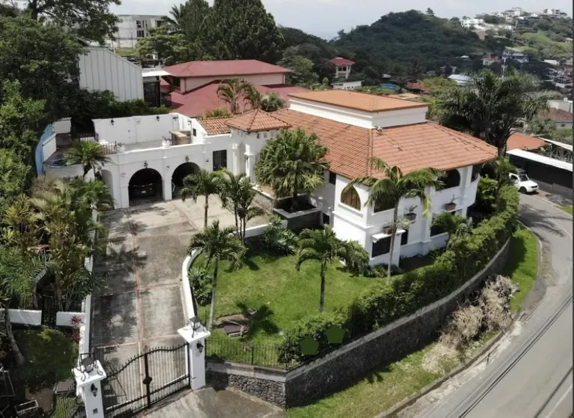 Independent house is rented on the top of the Doves