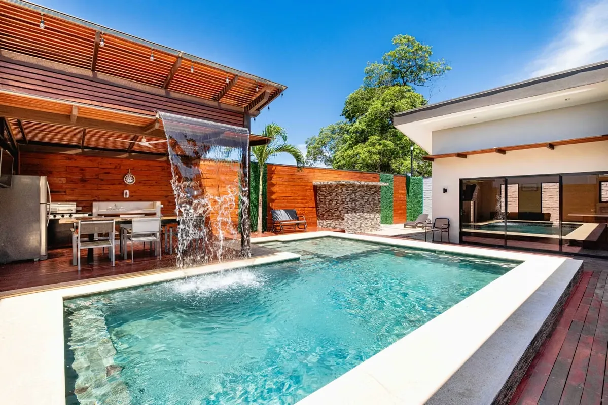 Beautiful modern home located just 2 km from the beach, near Flamingo and Potrero. Ideal for long-term living in a quiet, ...