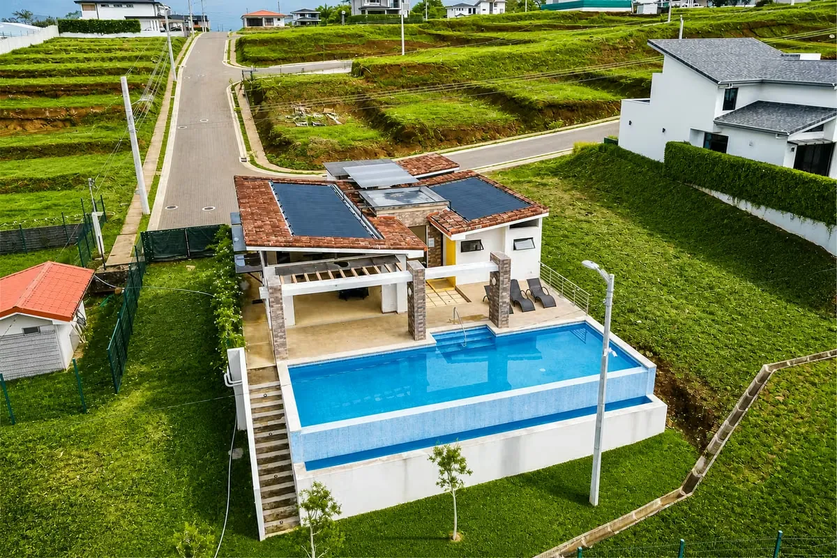 Se vende lote en Exclusivo Condominio Terranova AVL
