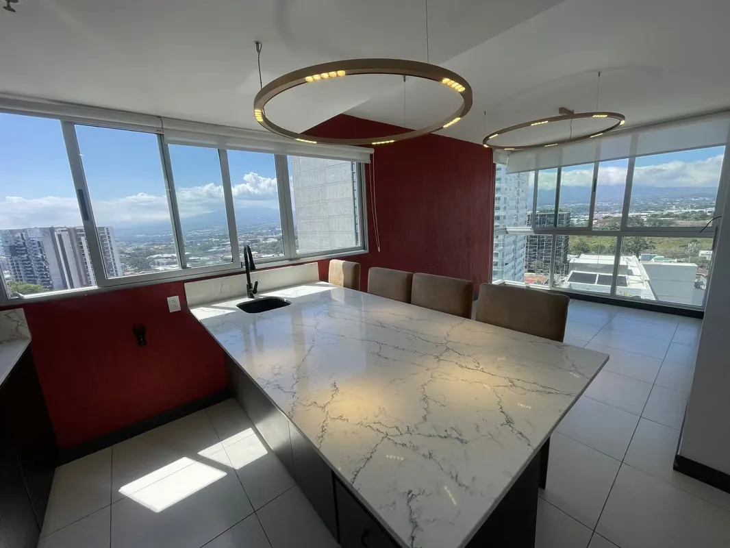Corner apartment for sale in Rohrmoser. 17th floor.
