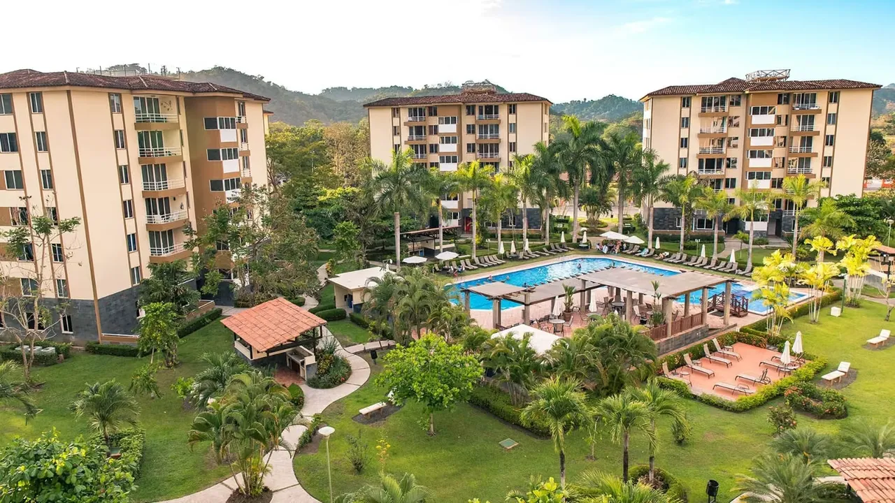 Te presento una oportunidad única en el Condominio Costa Linda, un lugar donde la comodidad, la seguridad y el estilo se encuentran. ...