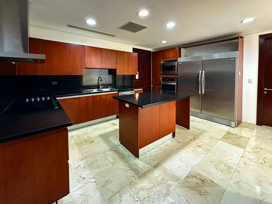 VENTA DE APARTAMENTO PARA INVERSIÓN EN PRIMER NIVEL CON VISTA, PISCINA Y JARDÍN PARA INVERSIÓN