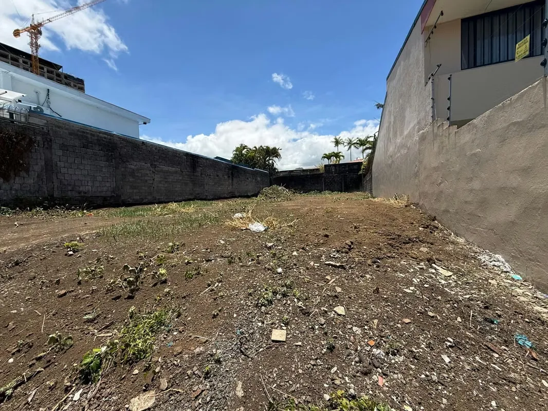 Se vende lote en Nunciatura Rohrmoser, una de las áreas de mas plusvalía en el país. Ideal para inversionistas y ...