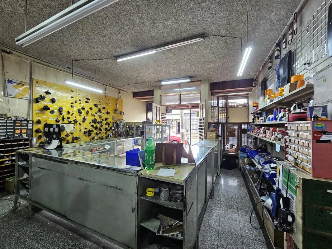 Edificio con  Local Comercial y Casa en Alajuela, Alajuela