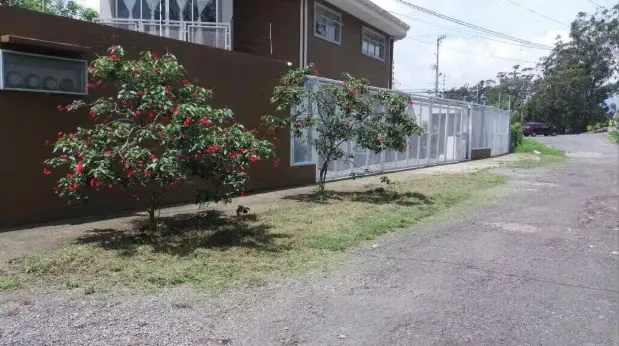 Property with 3 Apartments for Sale - Barrio del Socorro, Heredia - MV