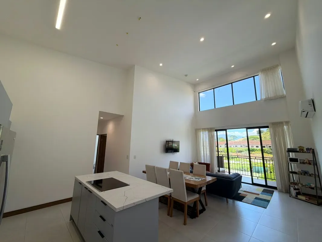 Apartamento Amoblado con Doble Altura y Excelente Vista en Brasil de Santa Ana
