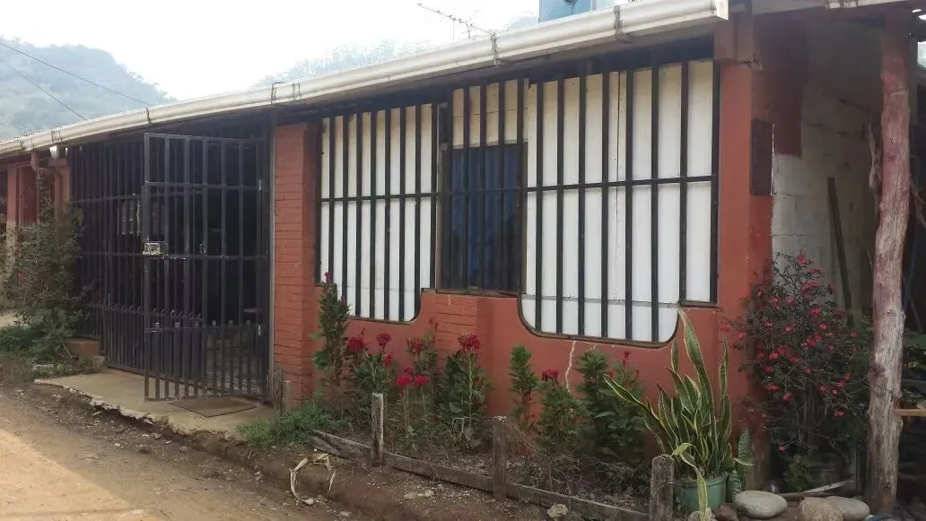Venta de Casa con Apartamento en Palmares, Alajuela