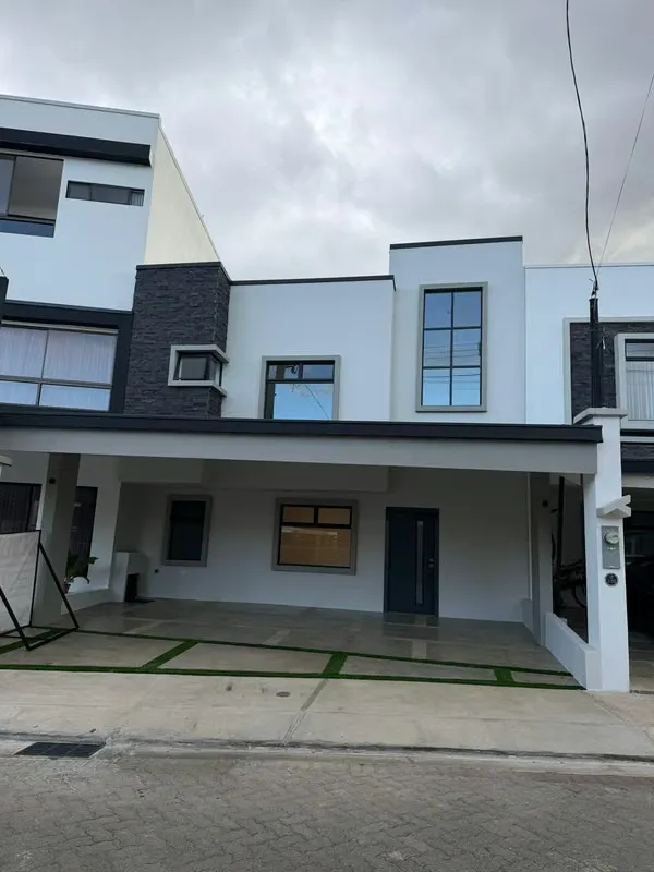 Estrene Moderna Casa En Tres Ríos