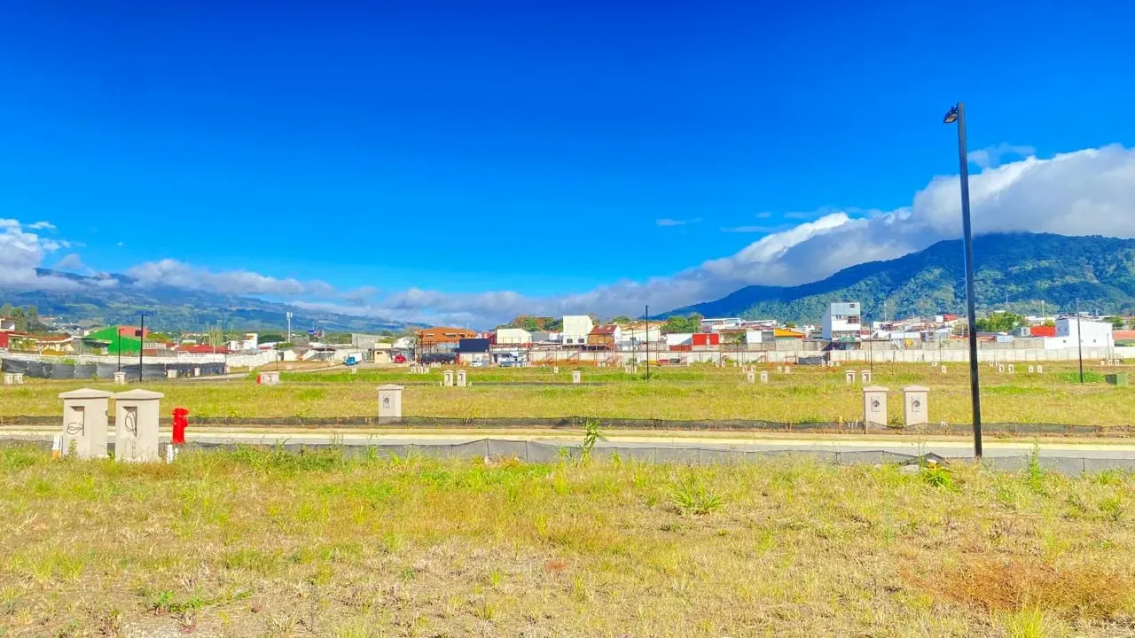Venta de terrenos en Condominio Avenida del Este, Ayarco Sur