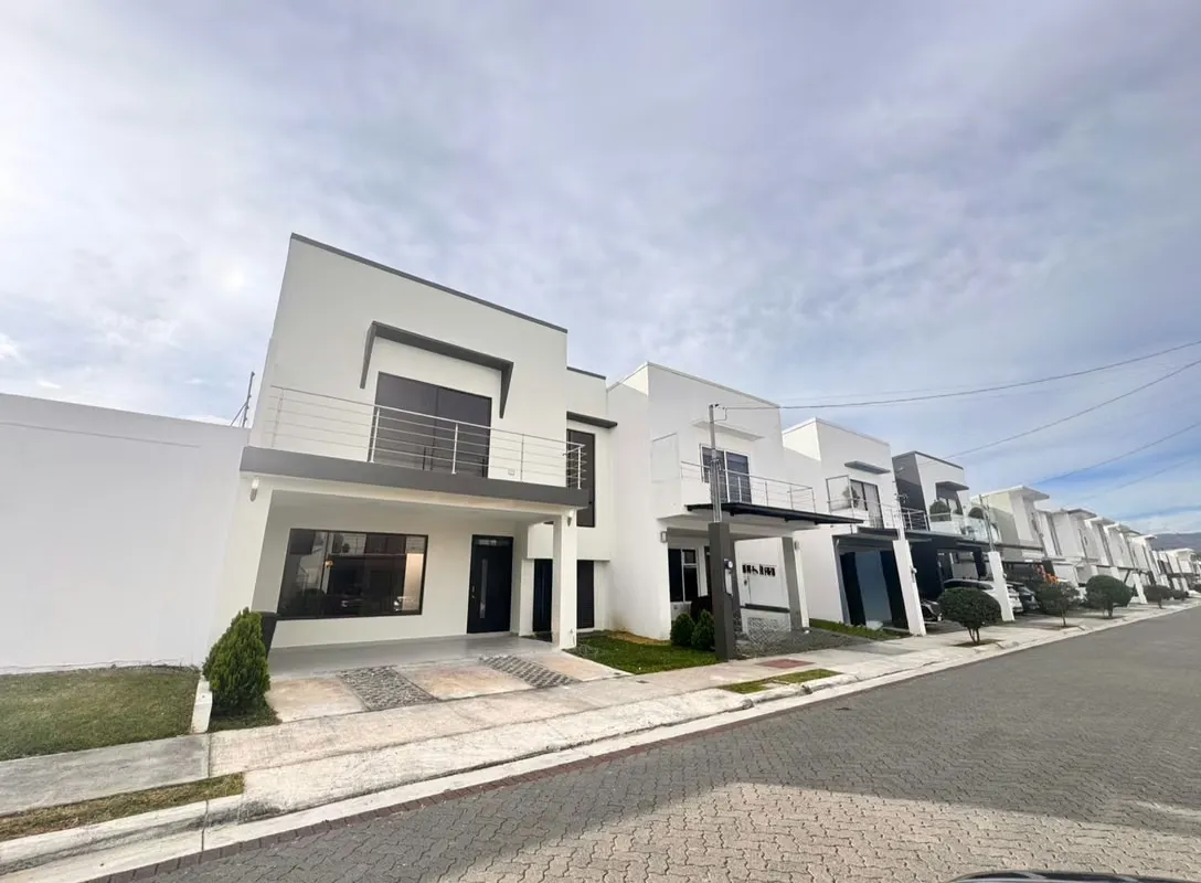 ID 42517 Moderna casa en Condominio Distrito San Juan