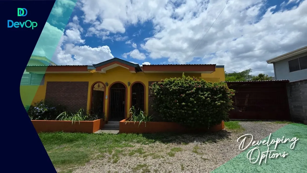 Venta de casa con patio. Belen-Heredia
