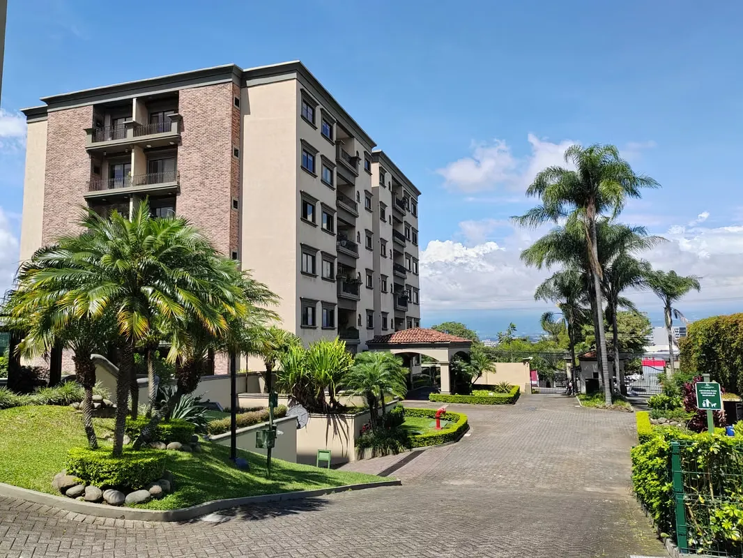Descubra el privilegio de vivir en uno de los residenciales más exclusivos de Escazú: La Alhambra, un condominio boutique de solo dos ...