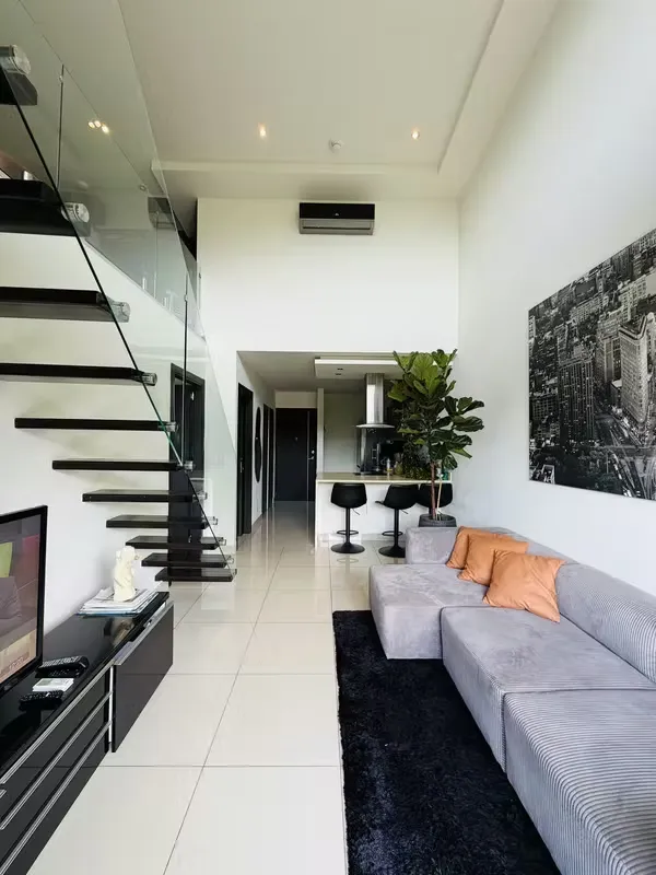 Oportunidad venta en Santa Ana River Park 1 hab + mezzanine moderno increíble vista
