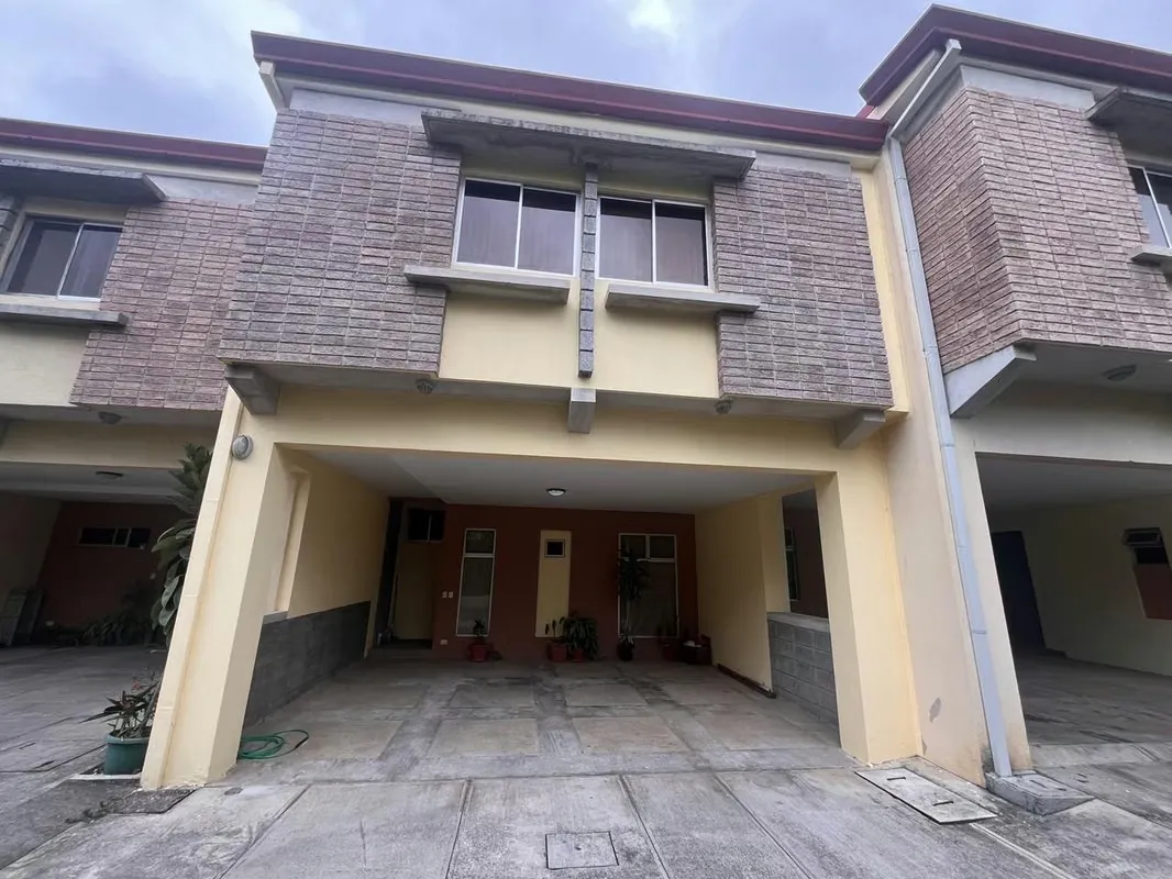 Se vende casa en Condominio Ruiseñor