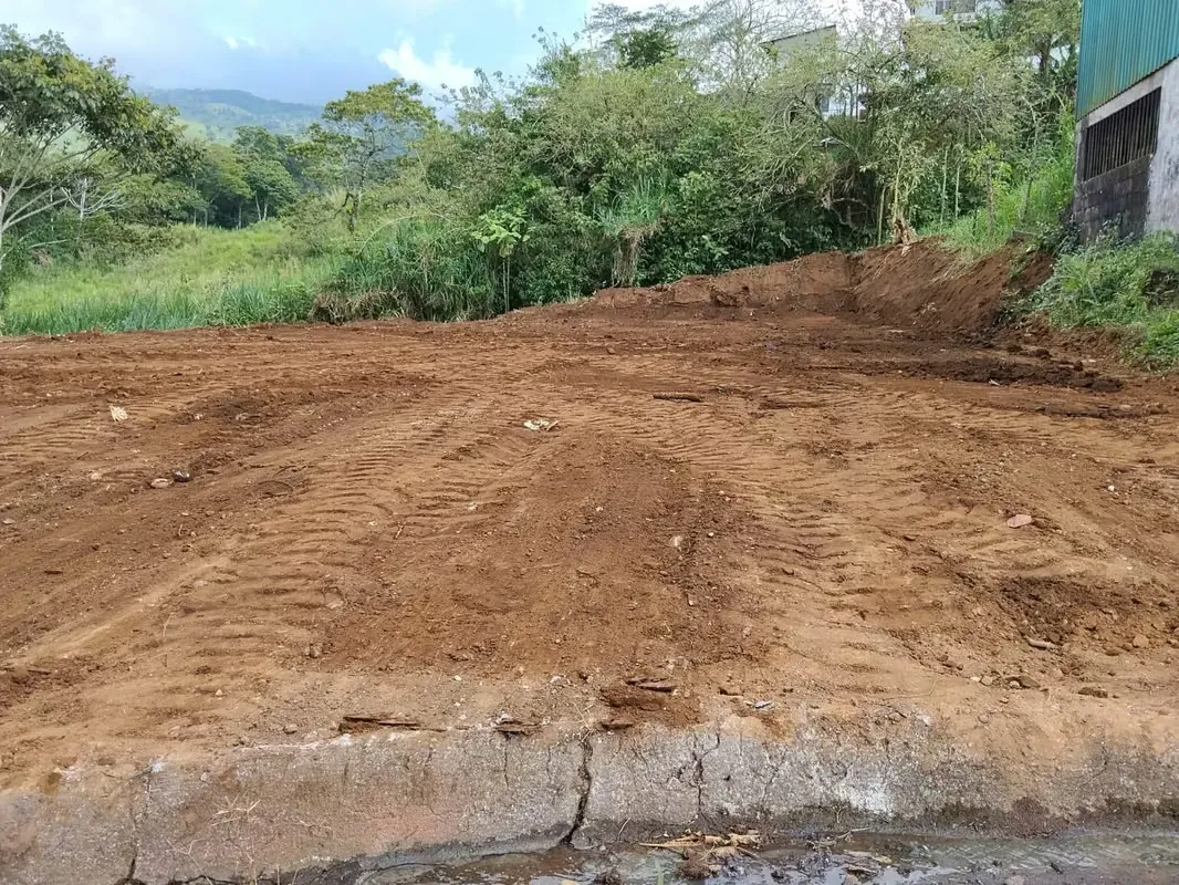 Excellent investment or construction opportunity in a quiet, safe and comfortable area.