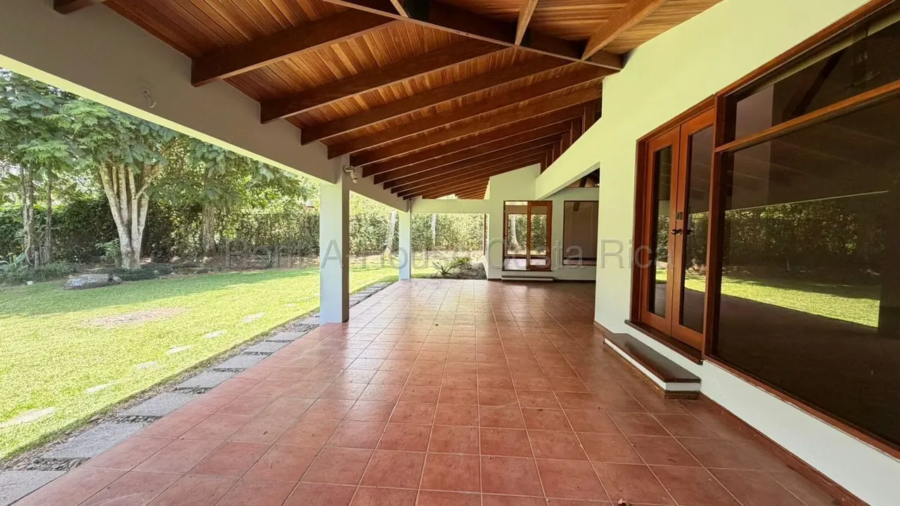 CASA EN VENTA EN ESCAZU-JABONCILLOS