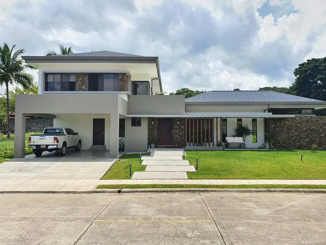 Luxury House for Sale in Exclusive Condominium - La Garita, Alajuela