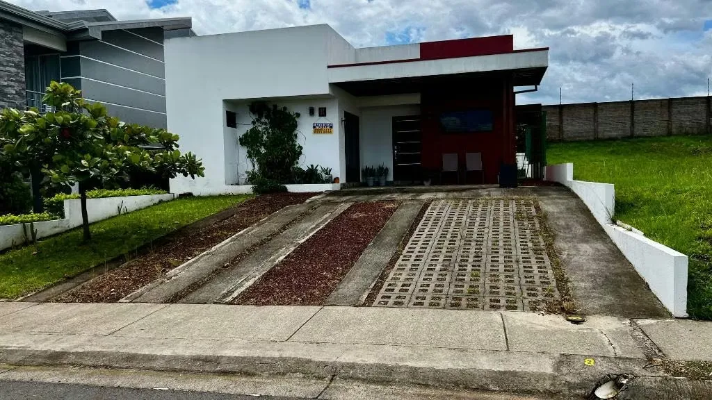 Casa Minimalista en Condominio Privado – Tacares, Grecia