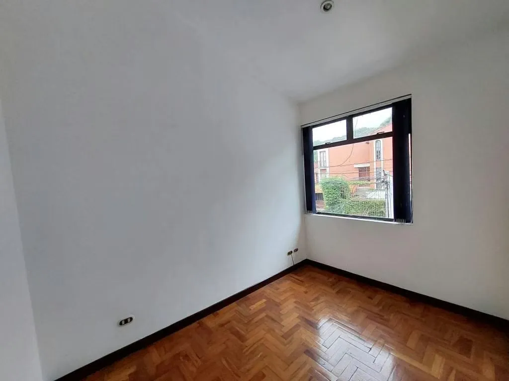 Apartamento Amoblado en Escazú: Camine a Multiplaza y Distrito 4