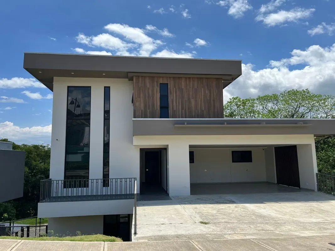Alquiler de casa nueva en la Guácima