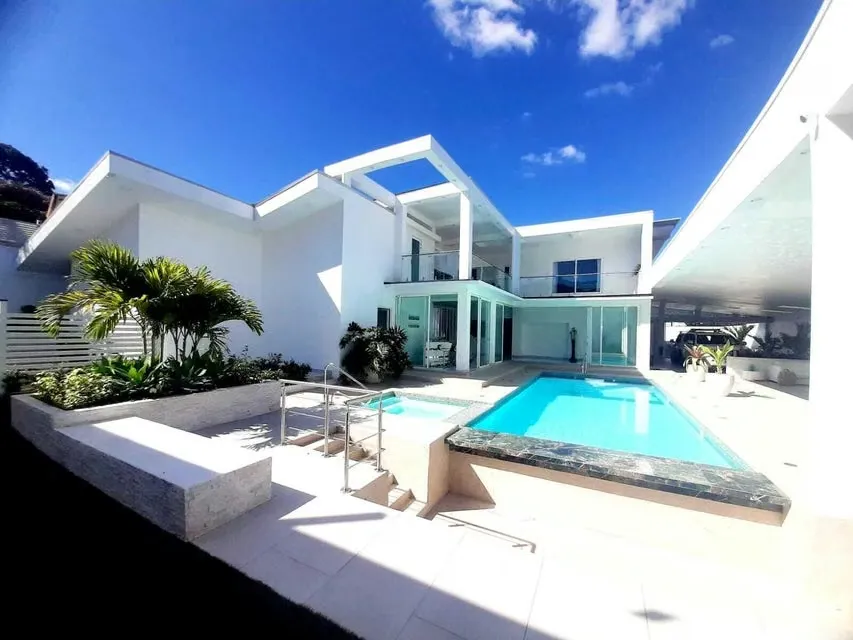 Venta de Casa Amueblada en Escazú. 26-175