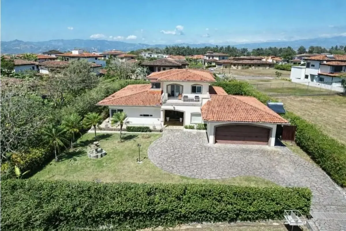 Casa de lujo amueblada de 5 habitaciones en Los Reyes