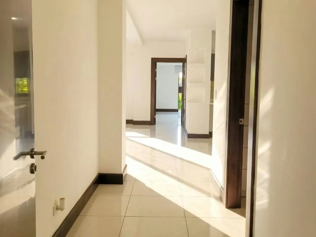AMPLIO APARTAMENTO EN VENTA EN SANTA ANA