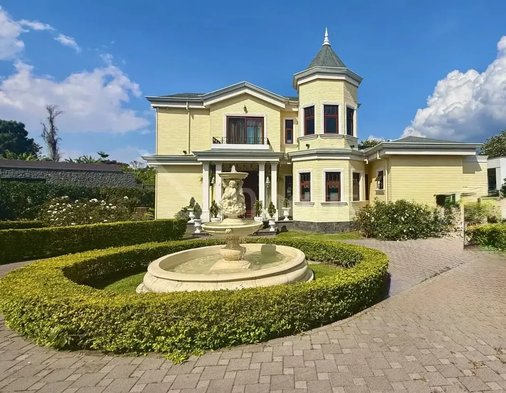 Venta de Casa en Monterán estilo Victoriano - KM