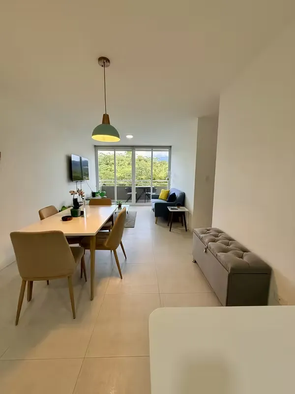 Apartamento con excelente distribución, iluminación natural y hermosa vista al ...