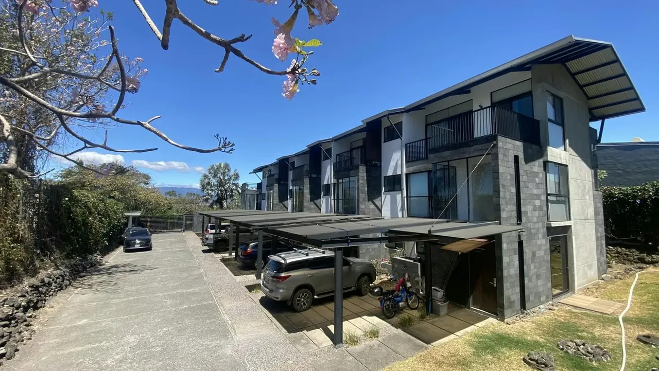 Venta de Casa contemporánea en Santa Ana