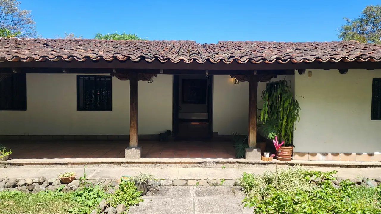 Casa colonial de un piso en Escazú