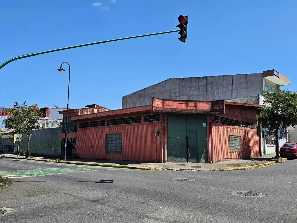 VENDO BODEGA CERCA DE LA CLINICA BÍBLICA EN SAN JOSE CENTRO
