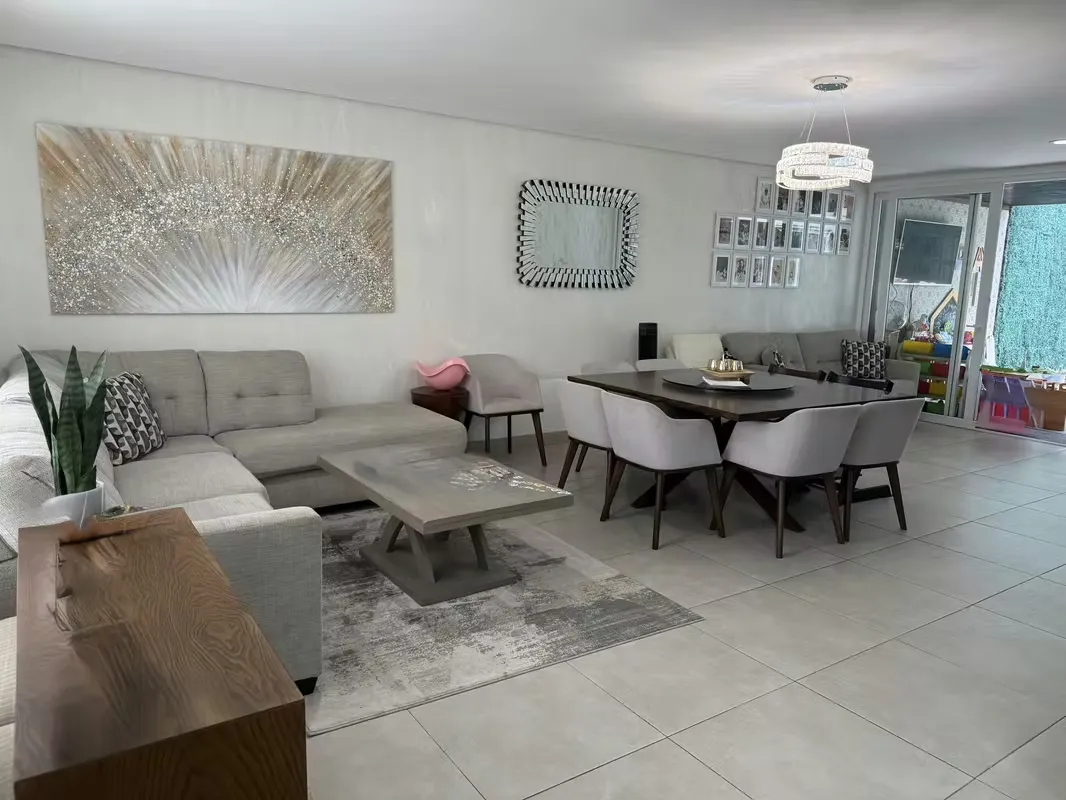 Hermosa casa ubicada en un exclusivo condominio con amenidades premium, ideal para quienes buscan comodidad, seguridad y un estilo ...
