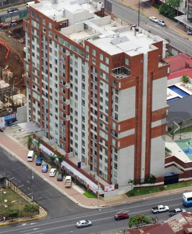 Barrio Don Bosco, hermoso-fino-amplio 115 m2, 3 hab, 2 baños, sala-TV, bodega, amenidades.