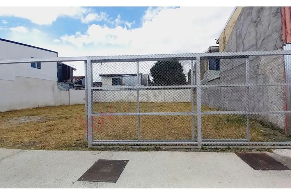 VENDO LOTE EN BARRIO LUJAN.