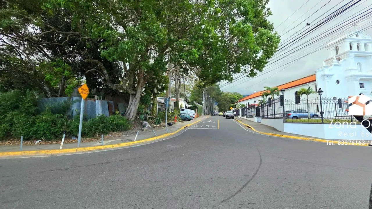 Venta propiedad ideal para desarrollar, uso de suelo comercial, Escazú, 1747m2