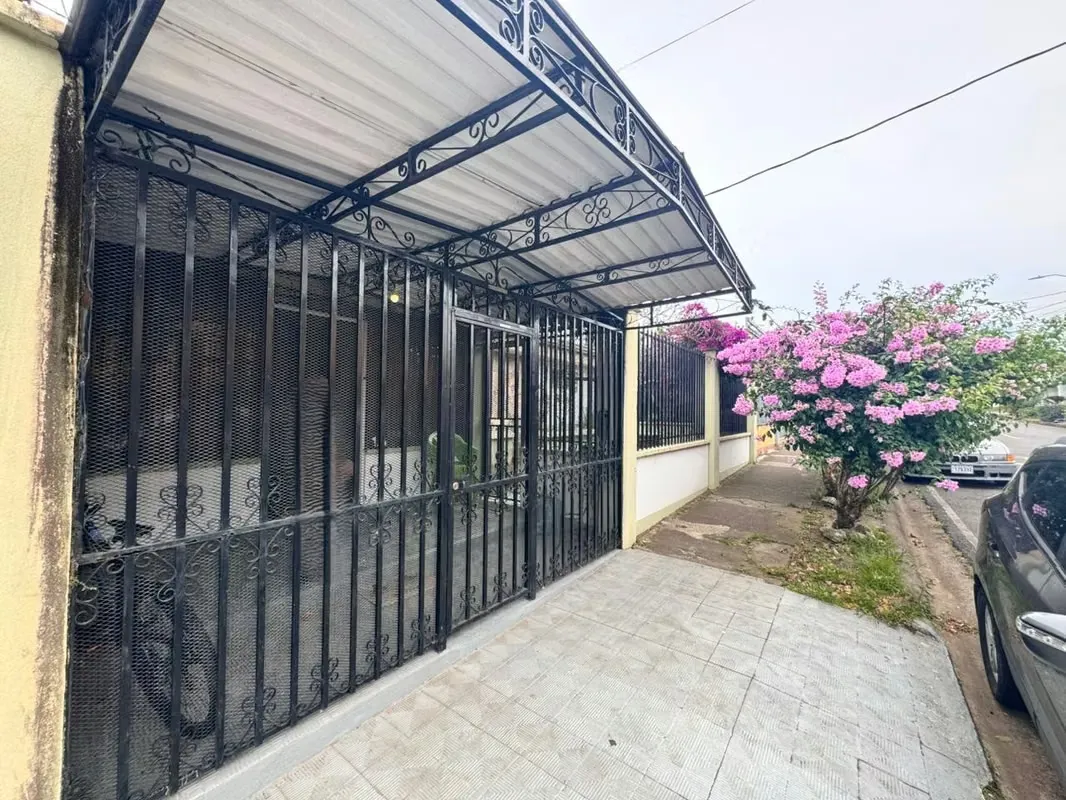 Casa con habitaciones estudiantiles para inversionistas en Tibás -EU