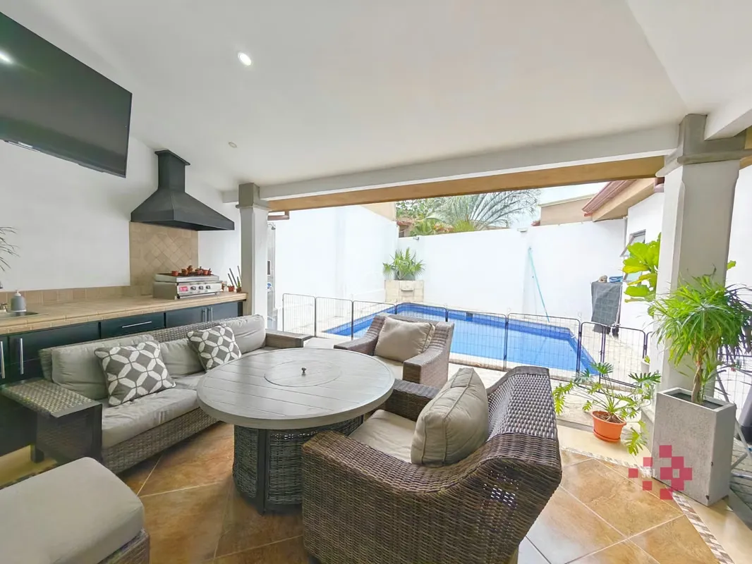 Casa de una planta en venta, Santa Ana.