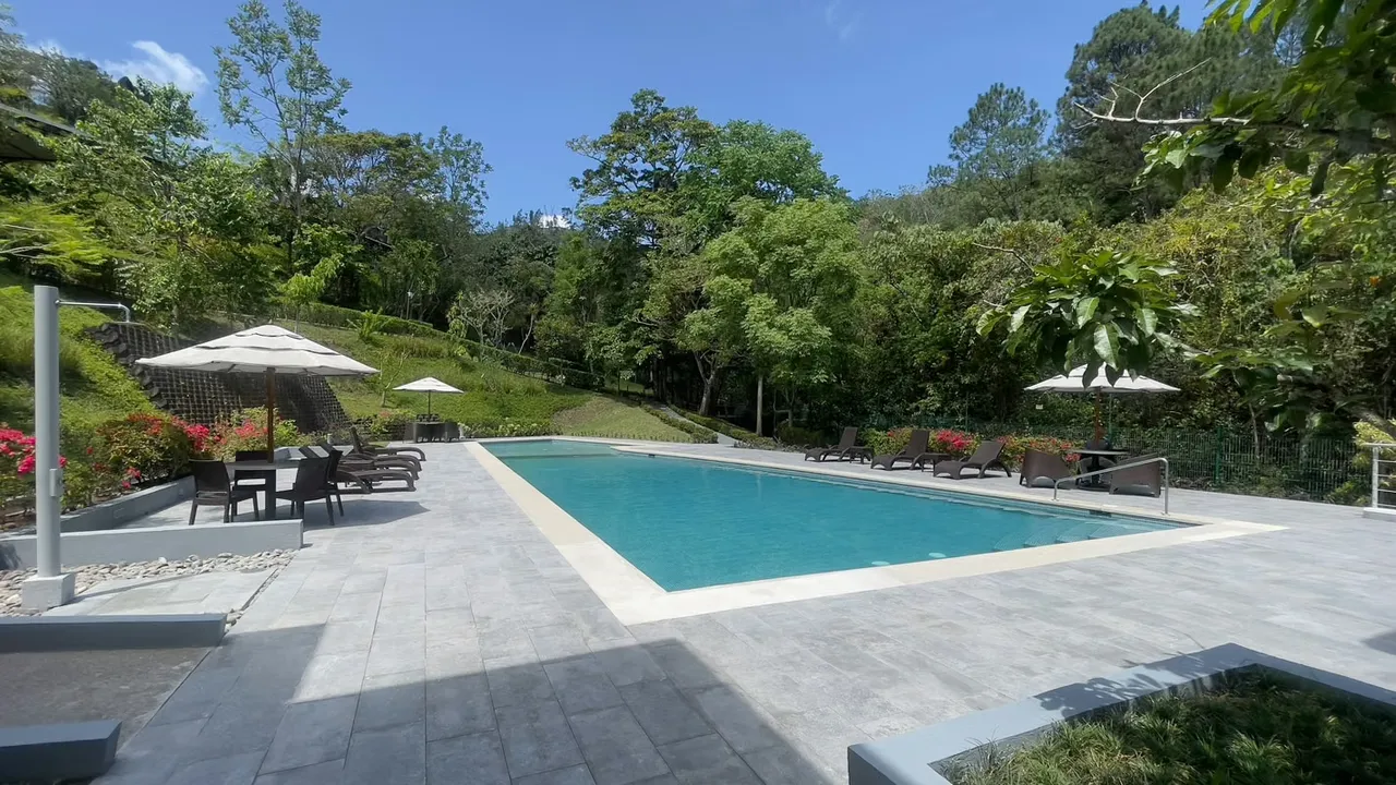 Apartamento en Bosques de Escazú con línea blanca