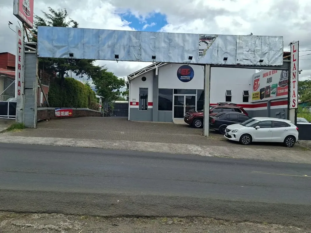 Local comercial 2.650 m² en Desamparados