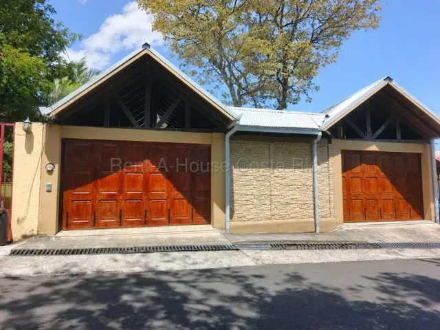 Venta de Casa en Santa Ana-Uruca. 26-1971