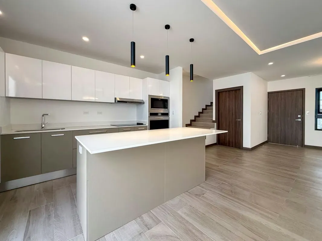 ALQUILER DE CASA EN SANTA ANA URBANO CON LINEA BLANCA