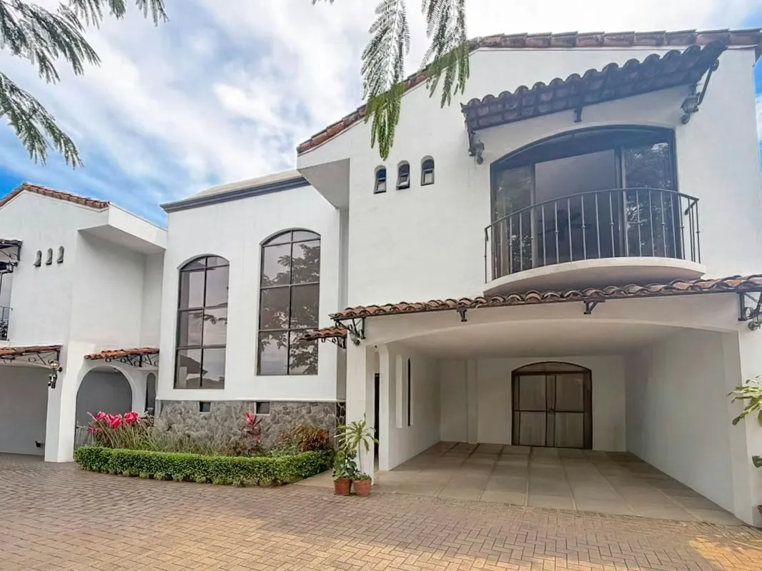 VENTA DE CASA EN CONDOMINIO EL ROBLE CON O SIN MUEBLES*