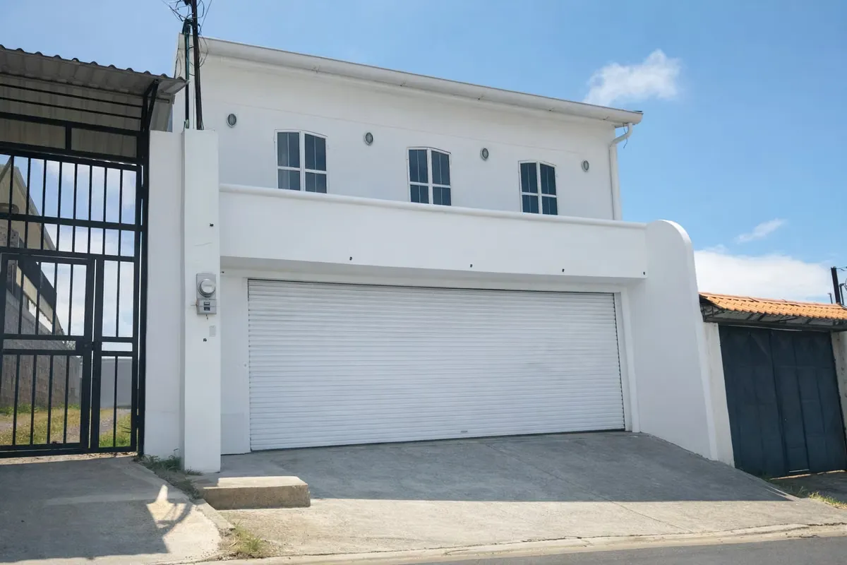 Amplia casa en venta en San Rafael de Heredia – Calle Puente de Piedra