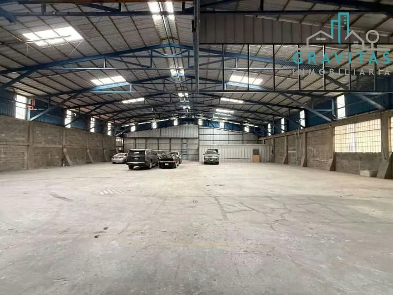Warehouse in La Uruca, 1000 sq m, zoned for industrial and commercial use.