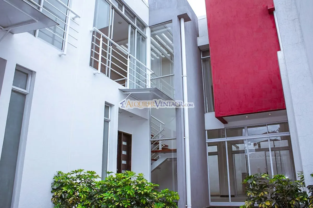 TREJOS MONTEALEGRE ESCAZU! PROPIEDAD CON 2 CASAS CONTEMPORANEAS